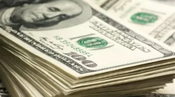 تباين أسعار الدولار بين البنك الأهلي والبنوك الخاصة في تعاملات السبت